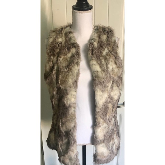 BSable Los Angeles Faux Fur‎ Vest - Picture 2 of 13